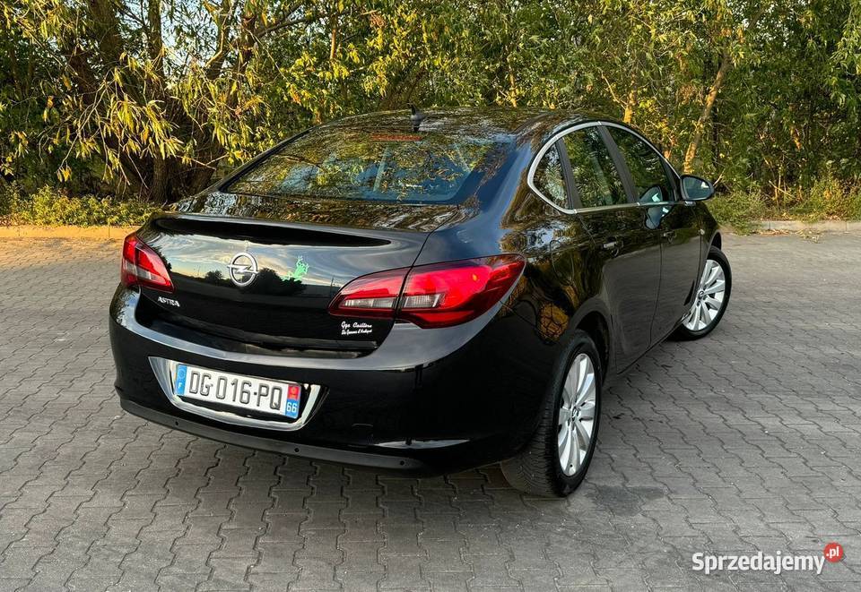Opel Astra 16CDTInavi nieuszkodzony sprzedam
