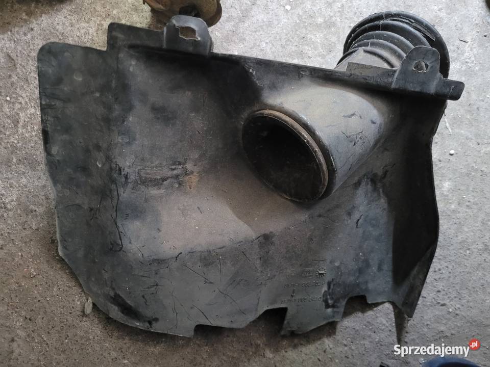 Osłona prawa lampy z otworem na gaźnik bmw e30 Pozostałe Kalisz