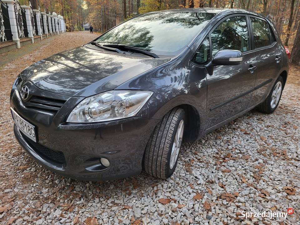 Auris 16 benzyna 136 radio Marki