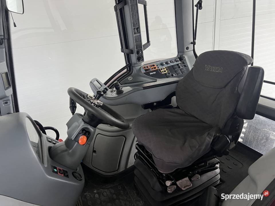 Valtra T213 Versu Biegi pełzające TUZ WOM Ukł. ham. do przyczep hydraul.
 podlaskie Zambrów