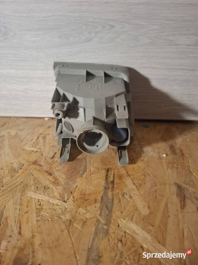 TOYOTA PRIUS III KIERUNKOWSKAZ PRAWY 8151047010 Wrocław sprzedam