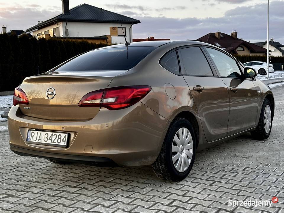 Opel Astra J Sedan 16 b LPG Radymno