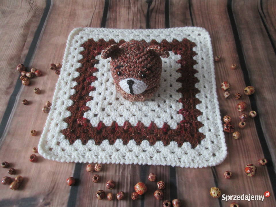Szydełkowy mały kocyk amigurumi przytulanka Sokółka
