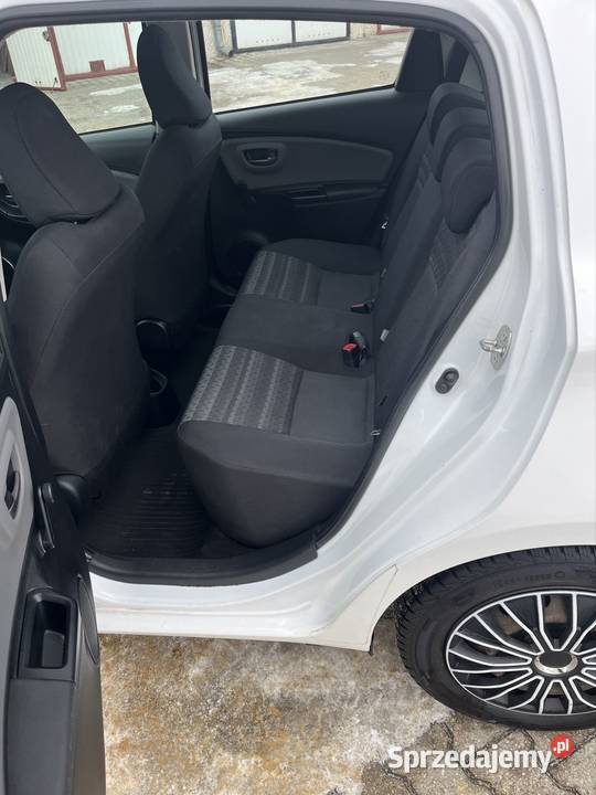 Toyota Yaris benzyna 5 drzwi salon Polska elektryczne szyby Świdnik