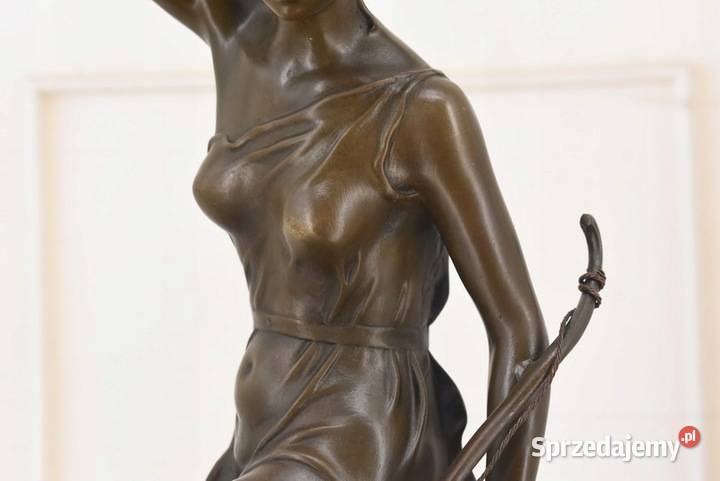 Diana Bogini z Łukiem na Skale Myśliwska Figura Kraków