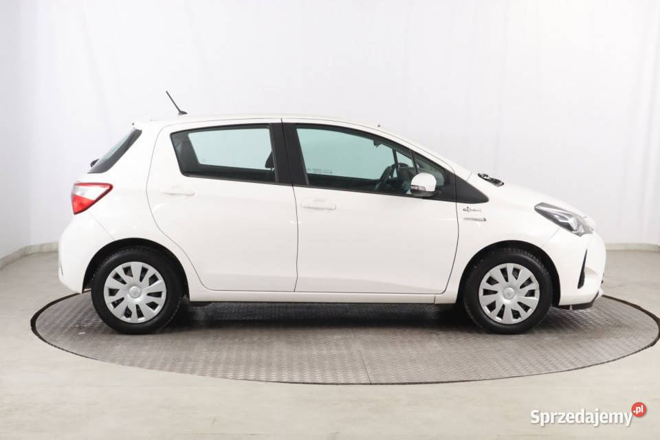 Toyota Yaris 15 Hybrid Zabrze