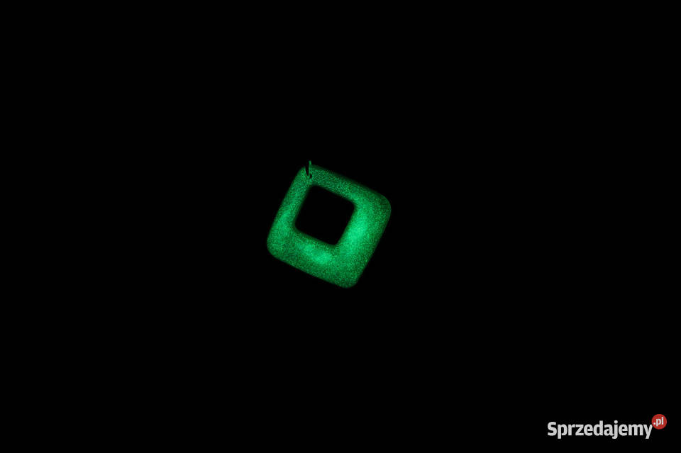 Duży zielony wisiorek świecący w ciemności i w Warszawa