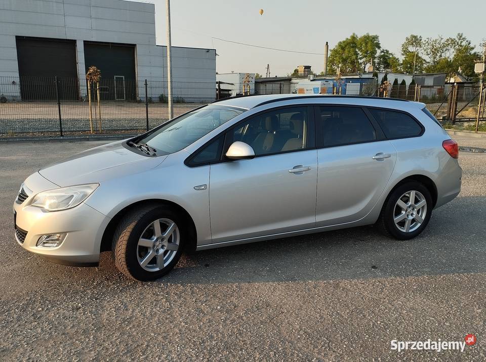 OPEL ASTRA J kombi 16 benzyna klima tempomat alu kurtyny powietrzne Gostyń