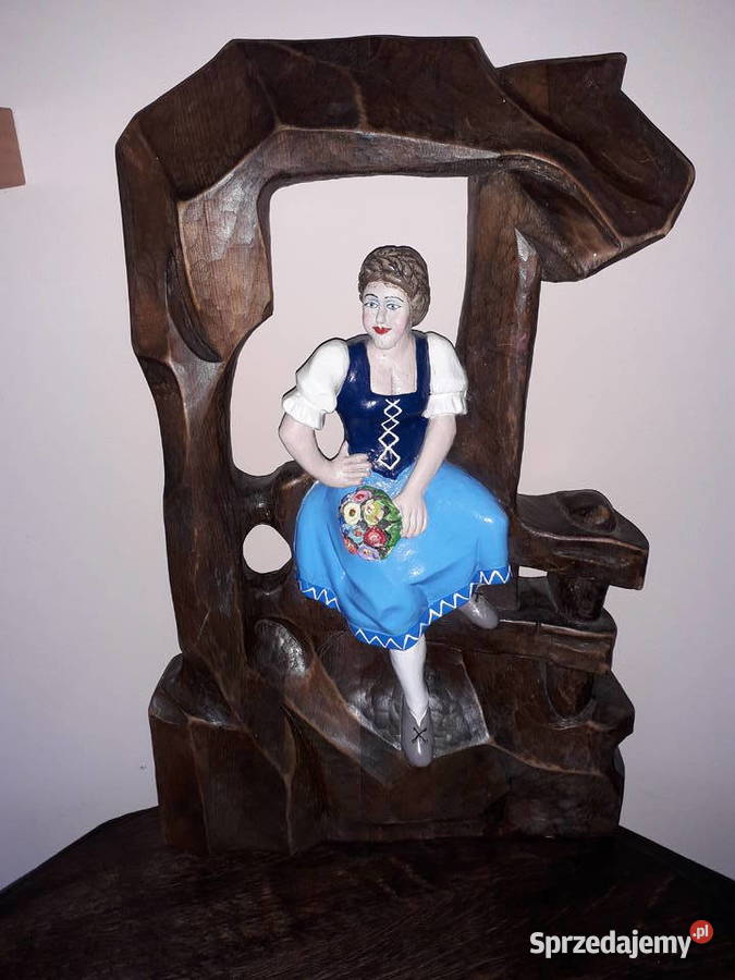 drewniana rzeźba panna z kwiatami Szczecin