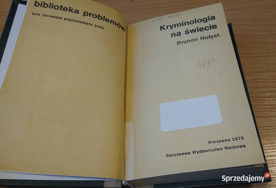 Kryminologia na świecie Brunon Hołyst Biblioteka Gdańsk