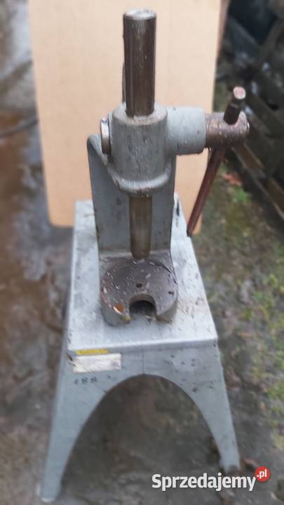 Prasa firmy Bizon nowa ze stolikiem Dobczyce