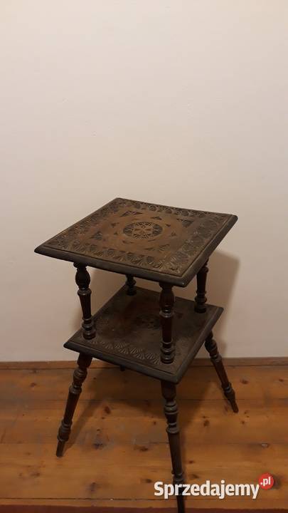 Rzeźbiony drewniany stolik pomocniczy kawowy
