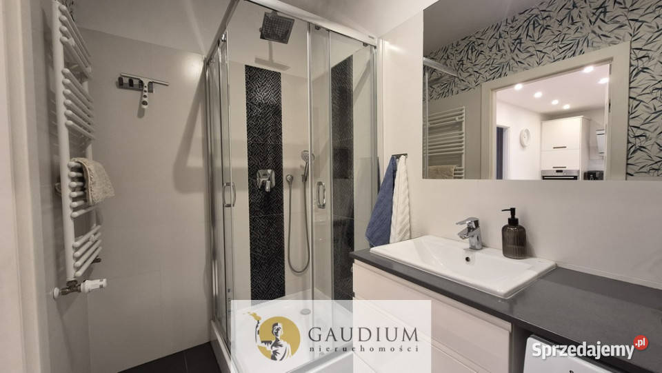 2 pokoje z widokiem na OBC sprzedam