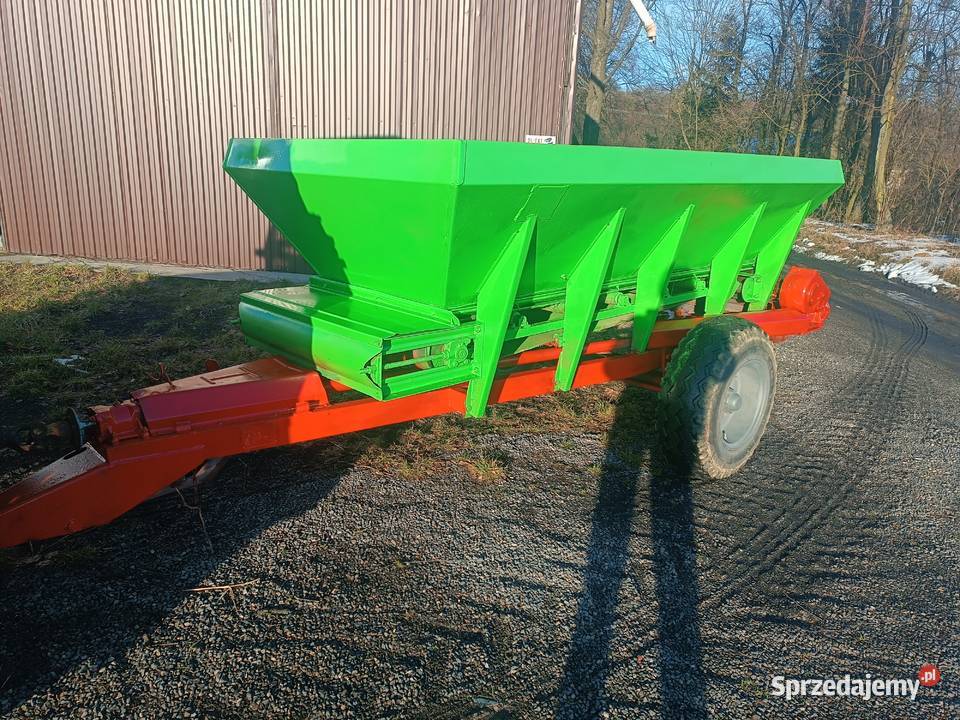 Opryskiwacz polowy ciagany hydraulicznie