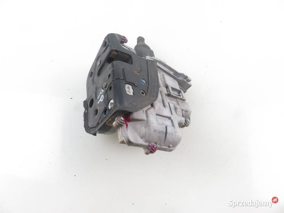 ZAMEK PRAWY PRZEDNI AUDI A6 C6