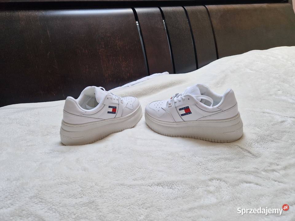 Nowe damskie buty sportowe na platformie Bibice