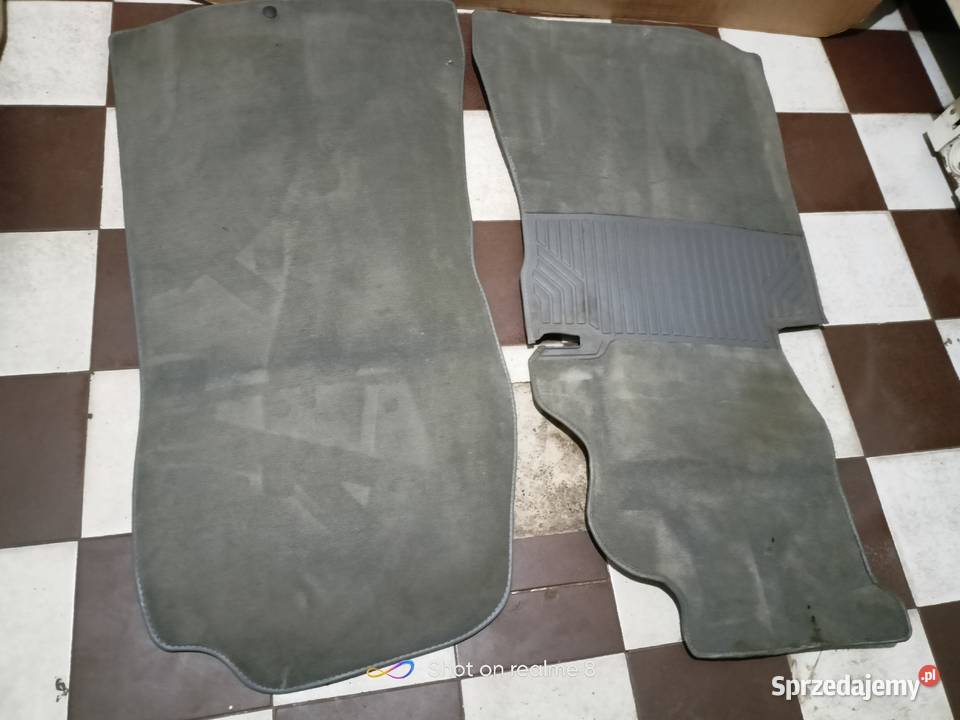 Mercedes 190 W201 dywanik wykładzina szary