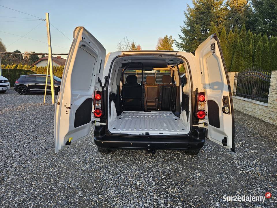 Super stan navi czujniki cofania serwis Rok produkcji 2018 Tarnów sprzedam