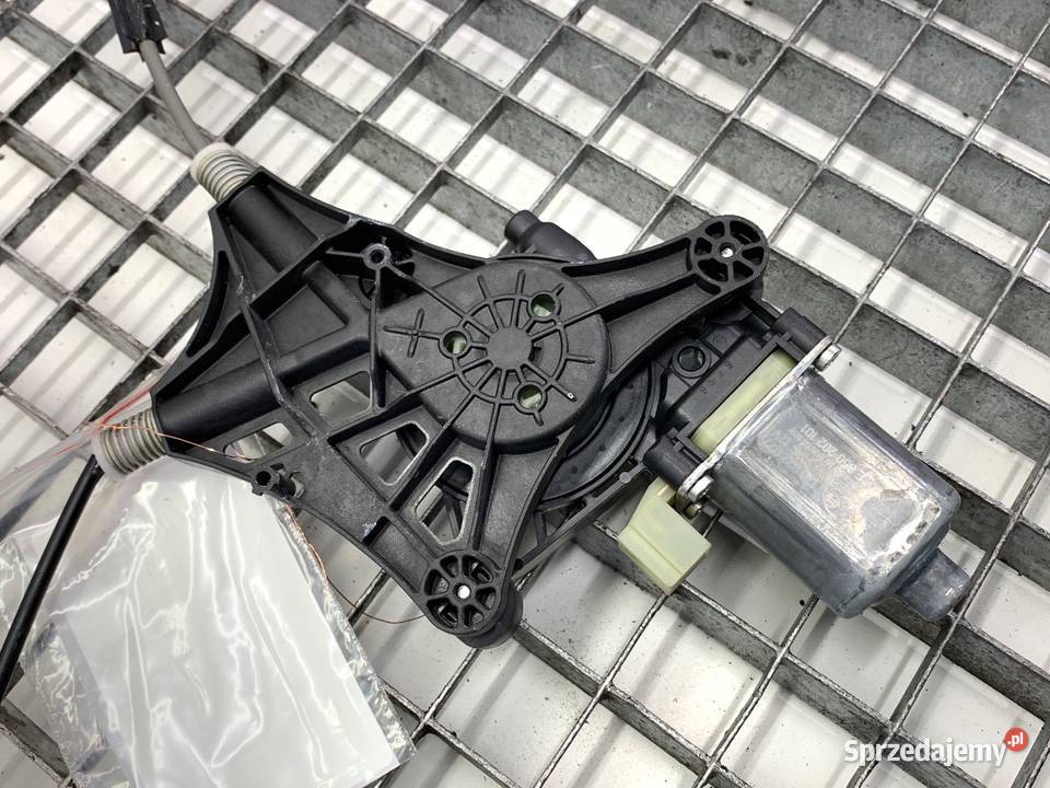 PODNOŚNIK SZYBY PRAWY PRZÓD AUDI Q3 II