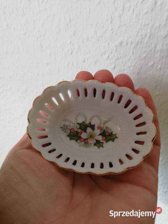 Cudeńko miniaturowy porcelanowy koszyczek