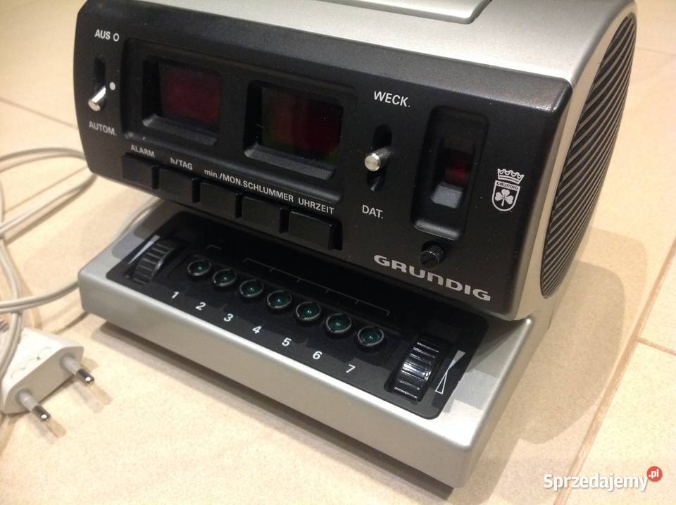 Stare Radio GRUNDIG Sono Clock 550 z papierami Nowa Sól