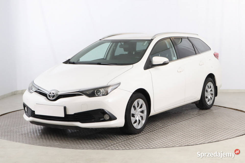 Toyota Auris 16 Valvematic światła przeciwmgielne