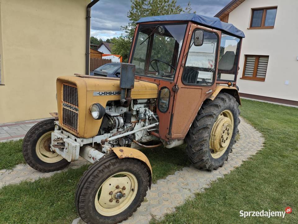 Traktor URSUS C330 z kabiną w jednych rękach sprzedam