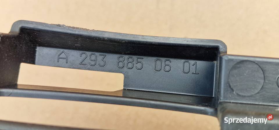 MERCEDES EQC N293 KRATKA ŚRODKOWA ZDERZAKA PRZÓD Bieleń