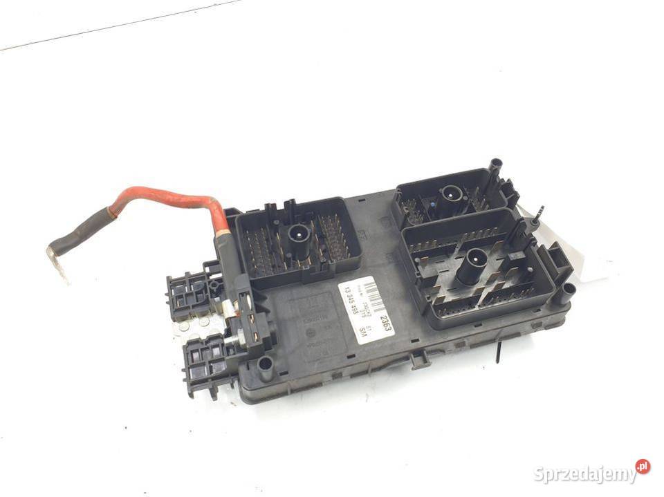 SKRZYNKA BEZPIECZNIKÓW OPEL INSIGNIA A 13354498 Lipno