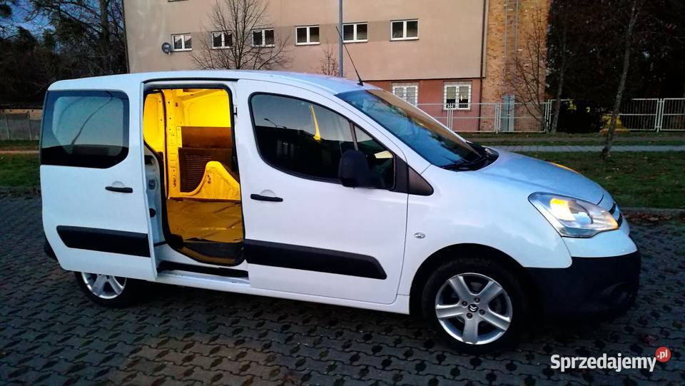 Citroen Berlingo 16 HDI 2013r Klimatyzacja Hak 100KM Szczecin
