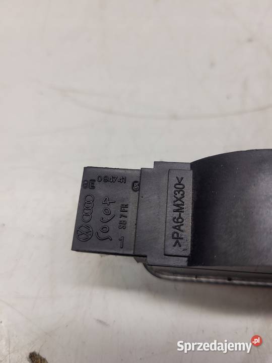 LAMPKA KABINY AUDI A3 A4 B6 B7 8E0947415 Wyposażenie wnętrza Przystajń