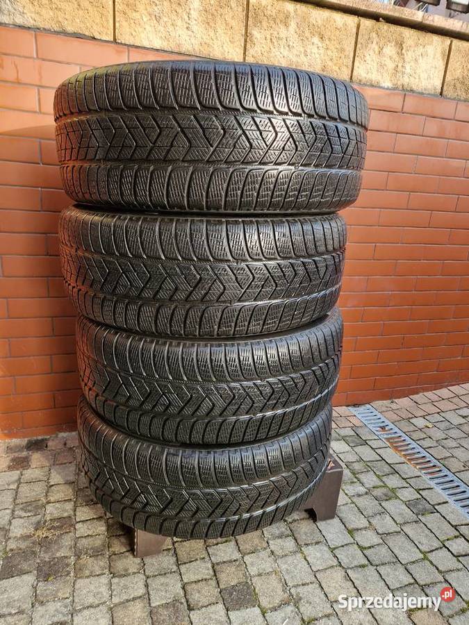 Komplet używanych opon zimowych Pirelli Scorpion Bibice