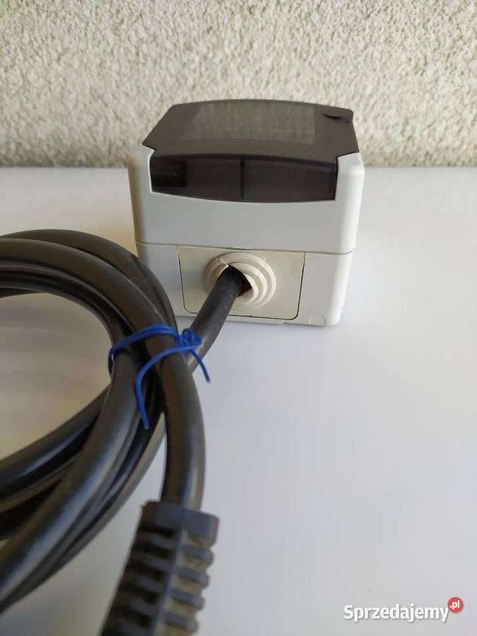 Gniazdo elektryczne pojedyncze natynkowe UK Olecko