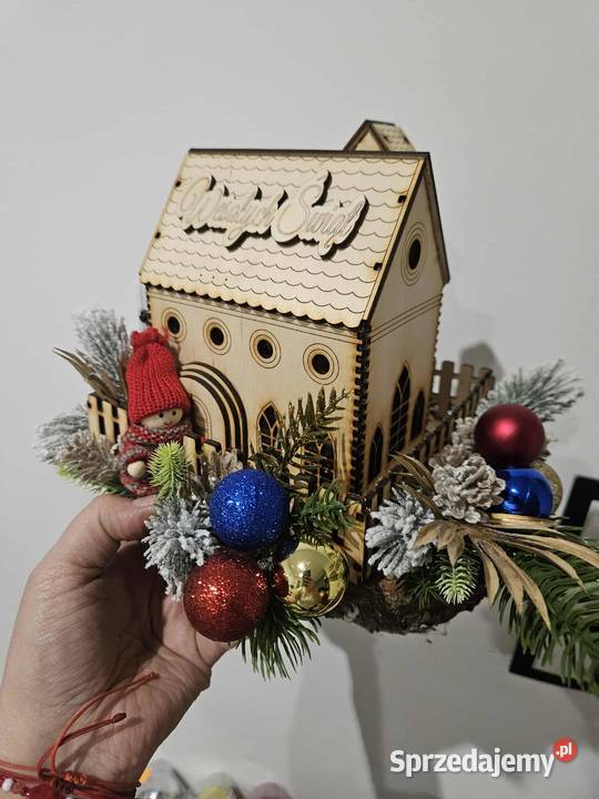 Stroik świąteczny z kościółkiem