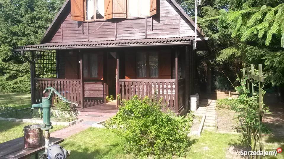 Działak rekreacyjna z domkiem rzeką ładnie