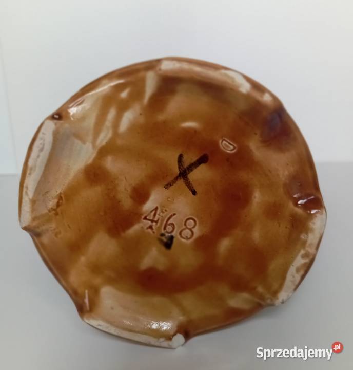 Antyczny dzban Onnaing z kwiatami irysów w lubelskie Lublin