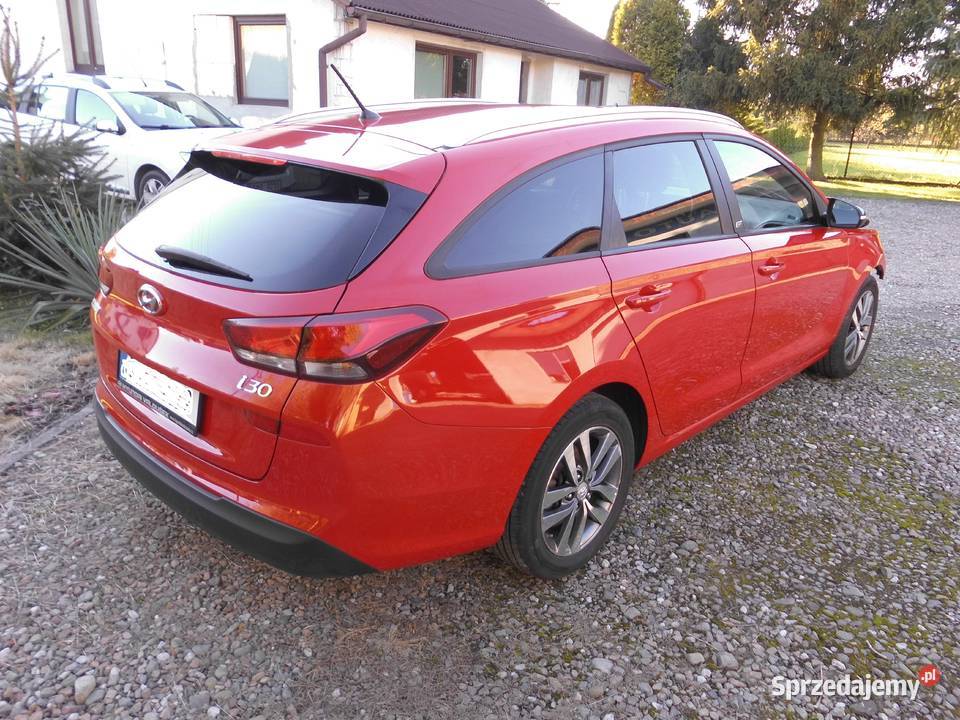 hyundai i30 combi 2.2019- 1.4 benzyna-140km- 105000km-uszkodzony