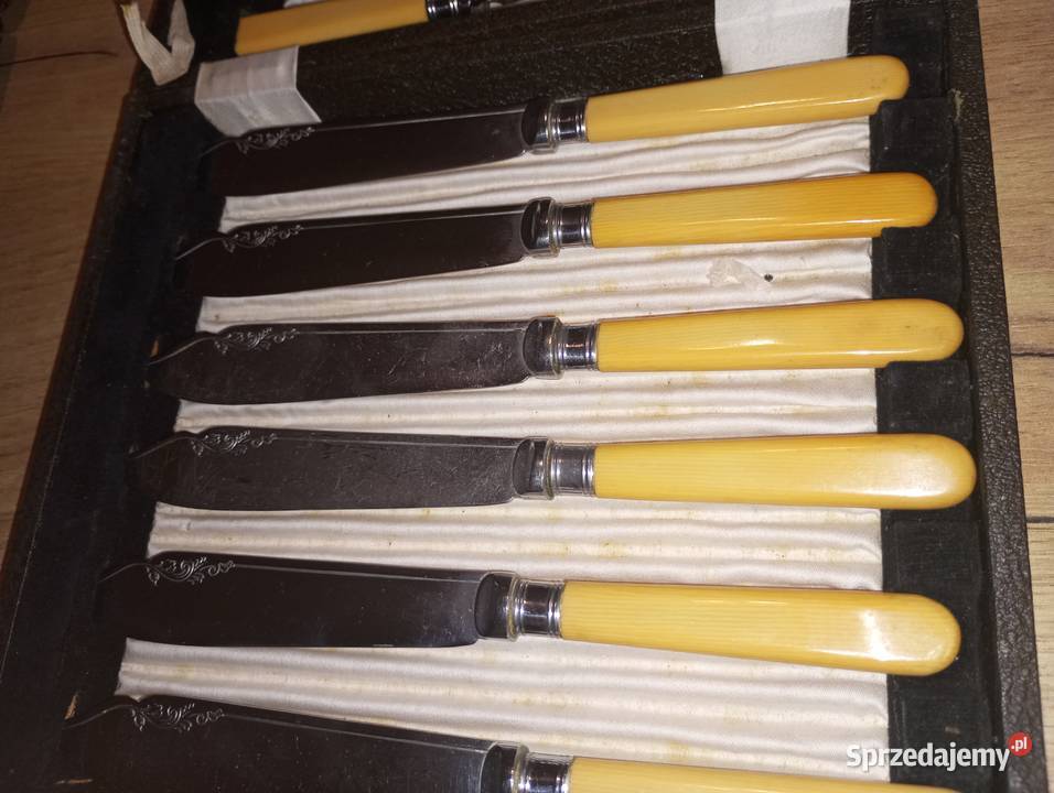 Komplet sztućców z rękojeścią z bakelitu Biłgoraj