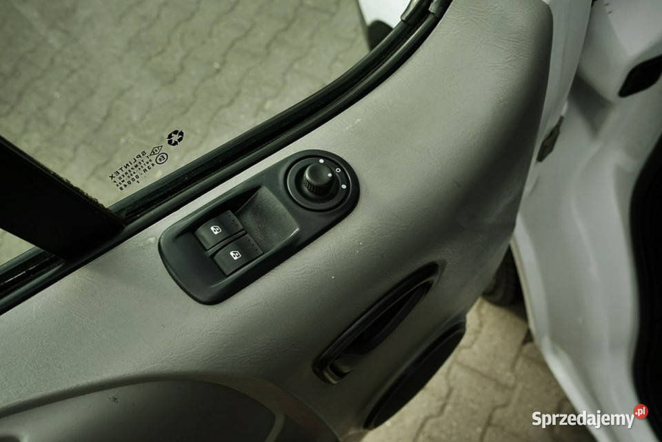 Renault Trafic 20DCI 3 osobowy serwis 100 2012r serwisowany w ASO