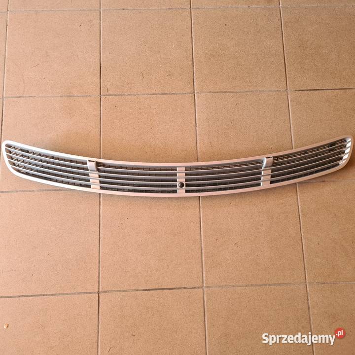 Mercedes w211 wlot kratka maski srebrny i czarny Lublin