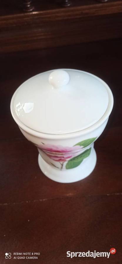 Kubek z różą pojemnik z pokrywką
Biała porcelana Gdańsk