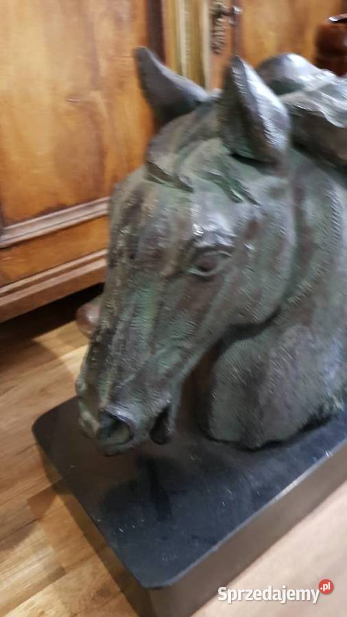 Lampa figuralna rzeźba z koniem sygnowana Orneta