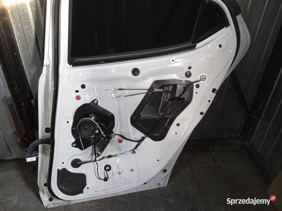 mazda 3 III listwa drzwi prawy tył chrom słupka Przemyśl