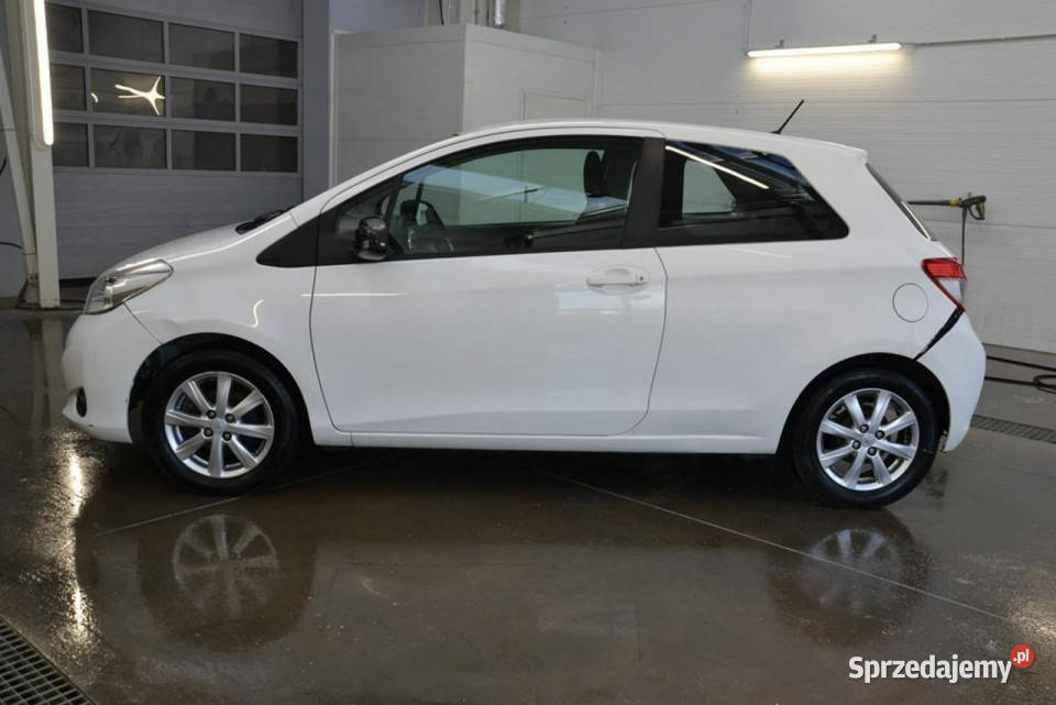 Toyota Yaris 10 benzyna 70 nowy model 140571km Kęty sprzedam