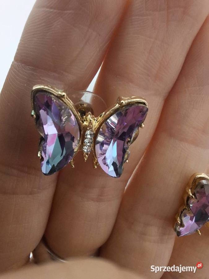 Piękne kolczyki z motylem w gradienciesztyfty Wąbrzeźno
