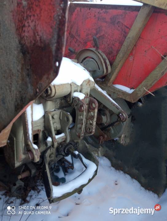 Tył Zetora 5718 z kabiną i felgami Brak