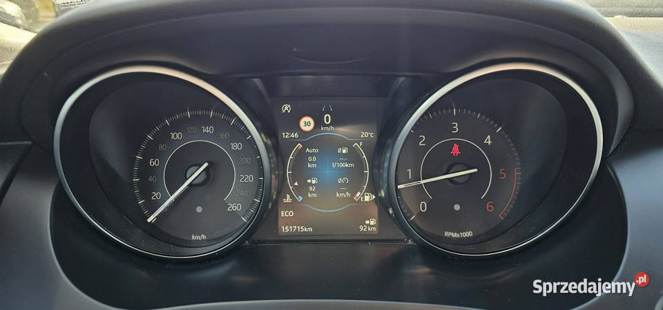 Jaguar EPace 20 HSE150ManualBezkluczykowyZadbany światła przeciwmgielne Świdnica