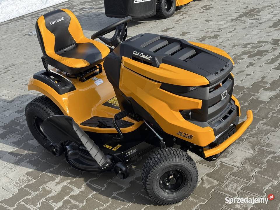 CUB CADET XT2 QS117 VTwin 24 Kawasaki Traktorek Dymki