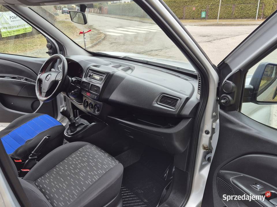 OPEL COMBO D 13 CDTI OPŁACONY Z NIEMIEC KLIMA srebrny