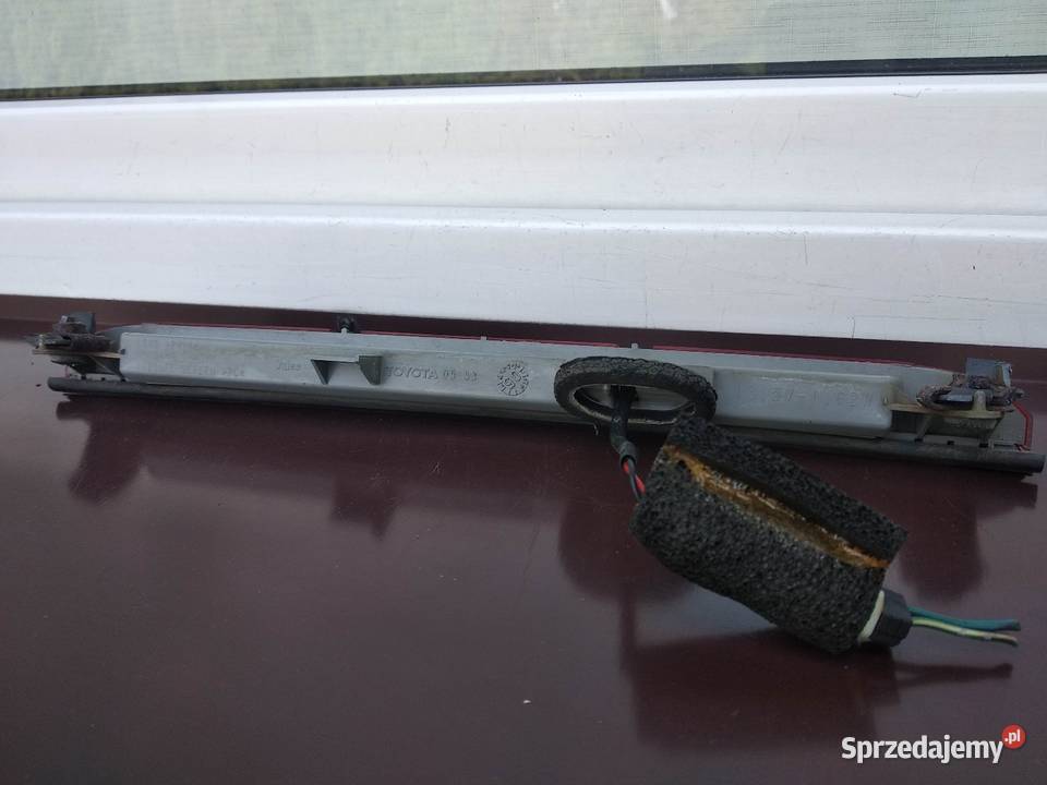 Toyota Avensis T25 kombi lampa trzecie światło Sieradz